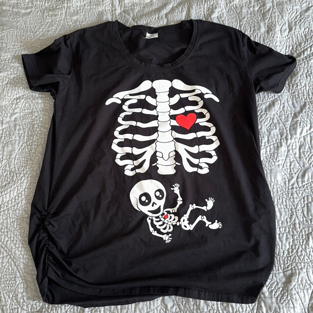 Maternity Halloween T-shirt. Baby skeleton.
